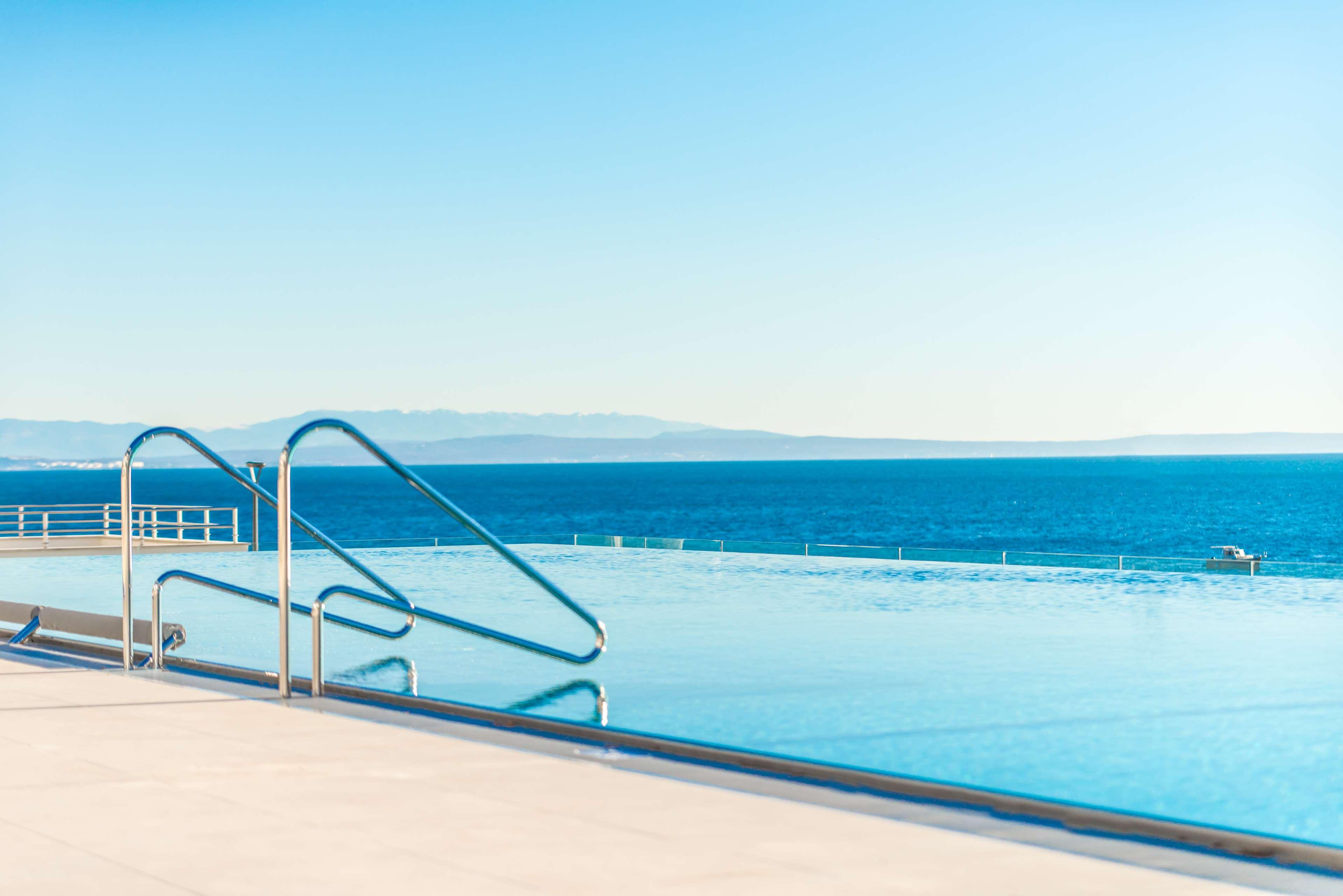 Hilton Rijeka Costabella Beach Resort And Spa Eksteriør billede The pool at the Hotel