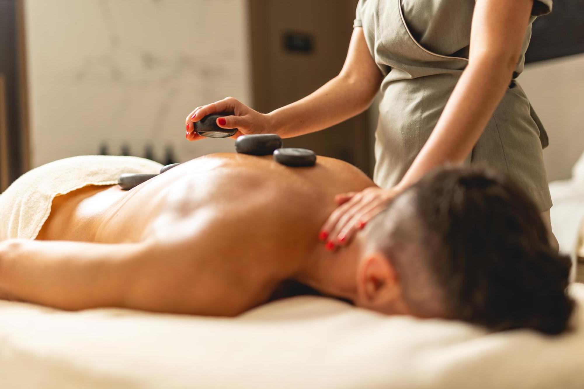 Hilton Rijeka Costabella Beach Resort And Spa Eksteriør billede Hot stone massage