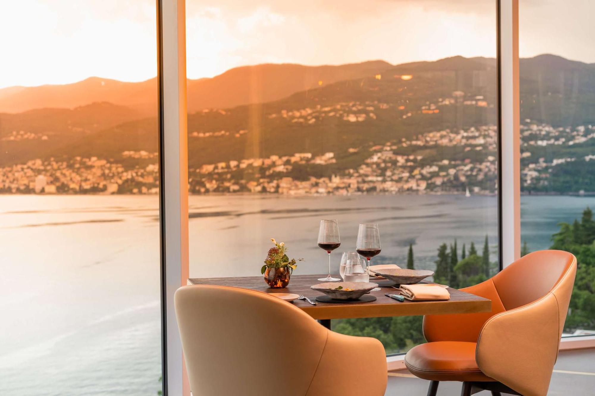 Hilton Rijeka Costabella Beach Resort And Spa Eksteriør billede View from the restaurant