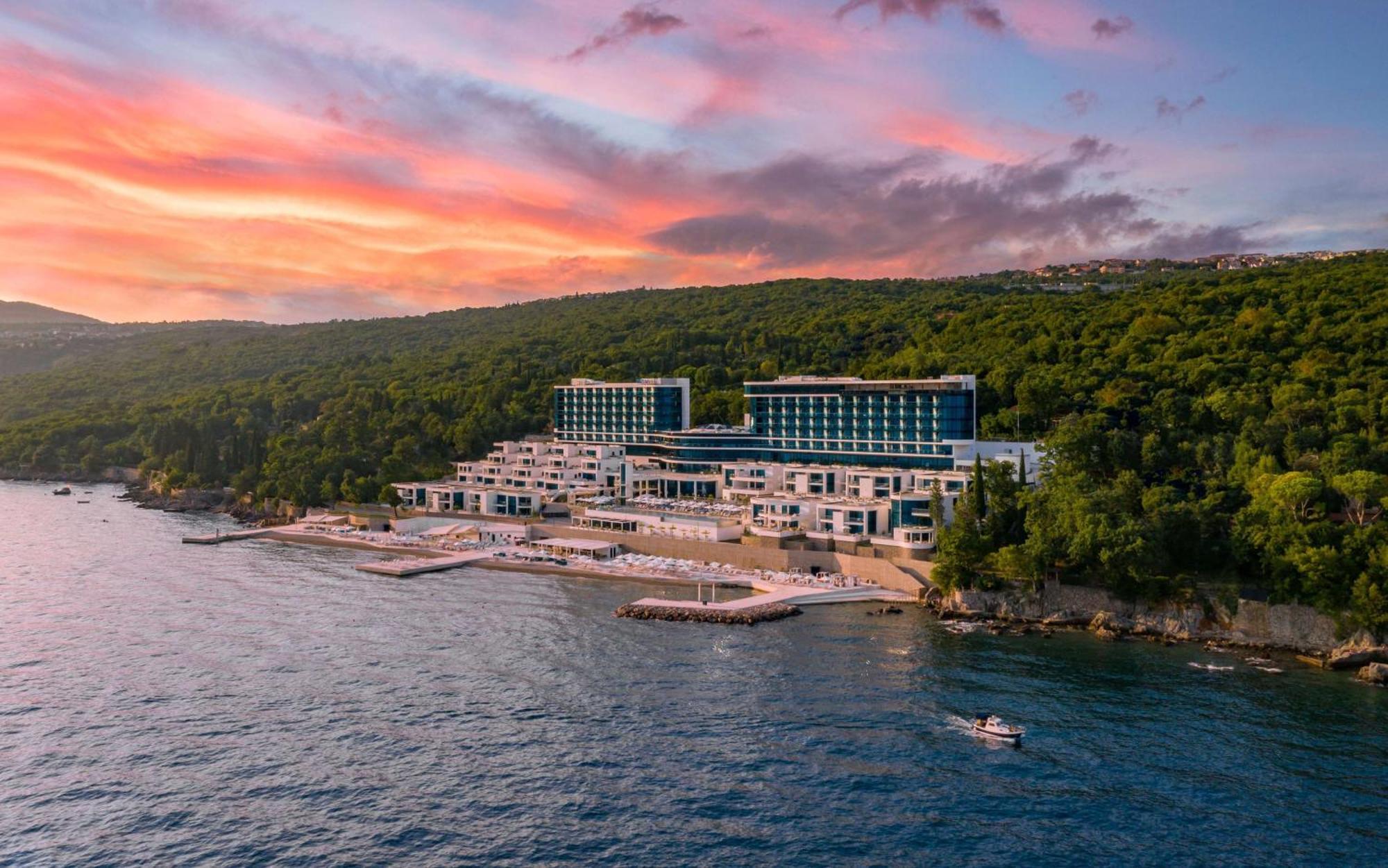Hilton Rijeka Costabella Beach Resort And Spa Eksteriør billede