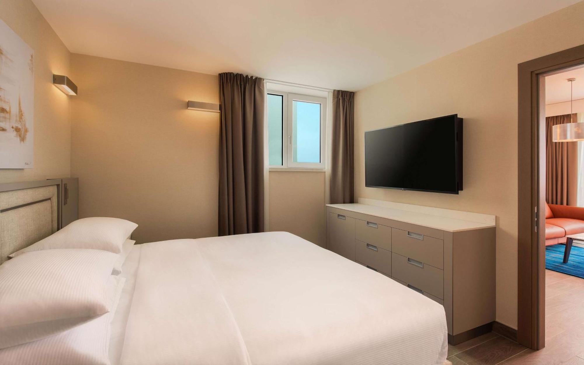Hilton Rijeka Costabella Beach Resort And Spa Eksteriør billede A bedroom at the hotel