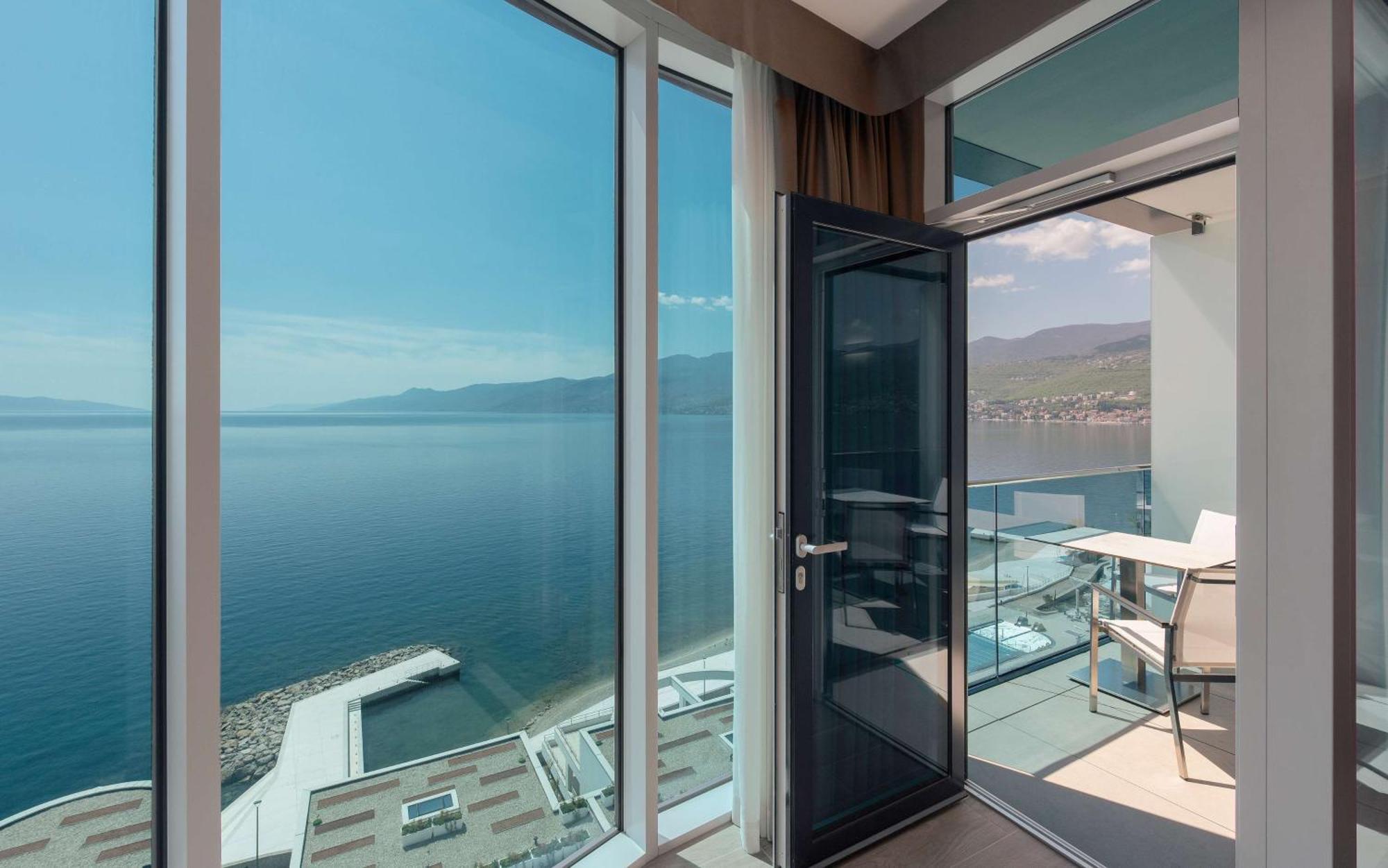 Hilton Rijeka Costabella Beach Resort And Spa Eksteriør billede