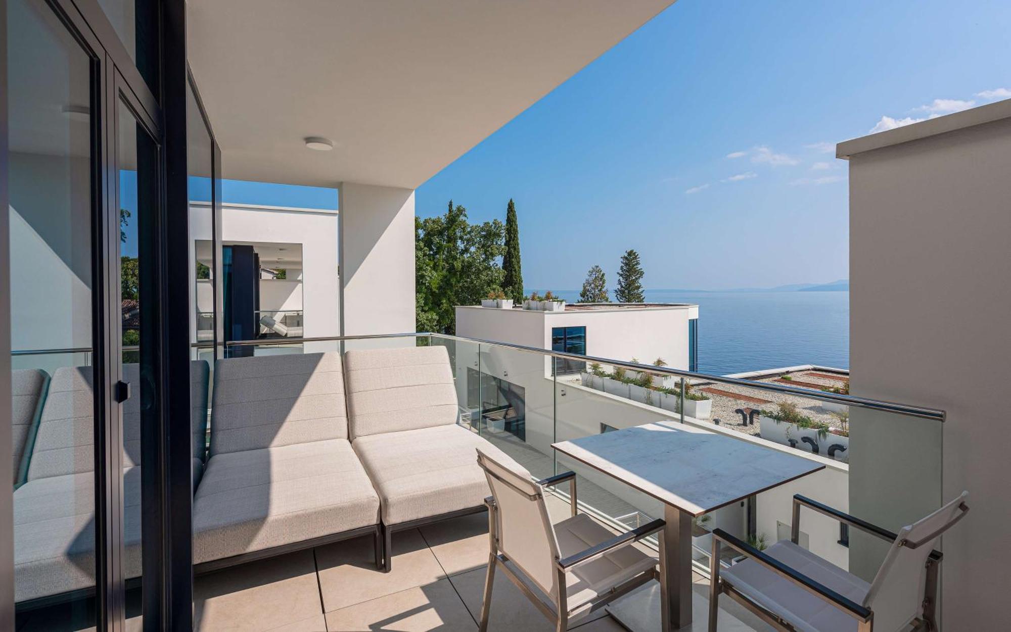 Hilton Rijeka Costabella Beach Resort And Spa Eksteriør billede
