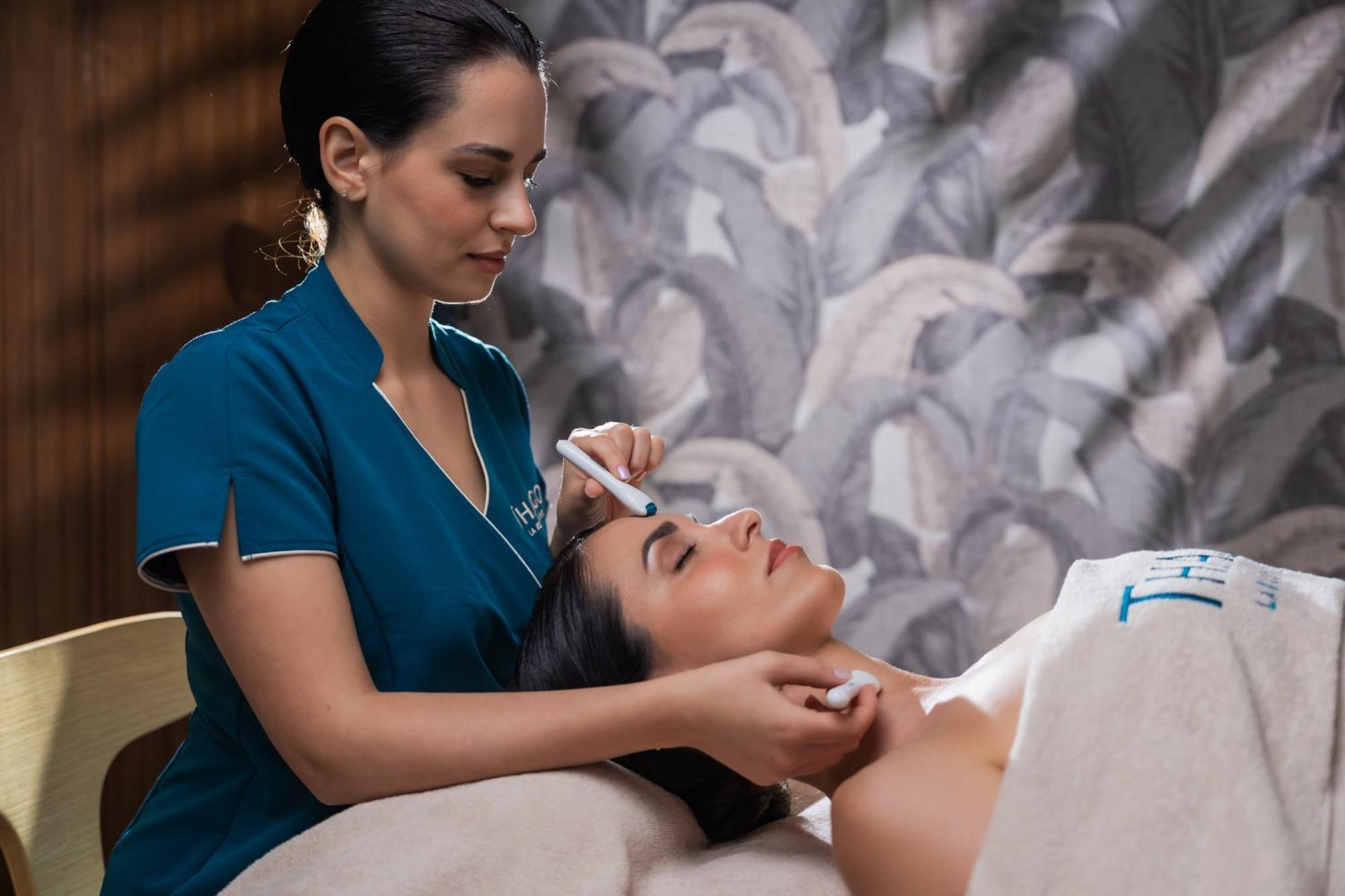 Hilton Rijeka Costabella Beach Resort And Spa Eksteriør billede A woman receiving a facial treatment
